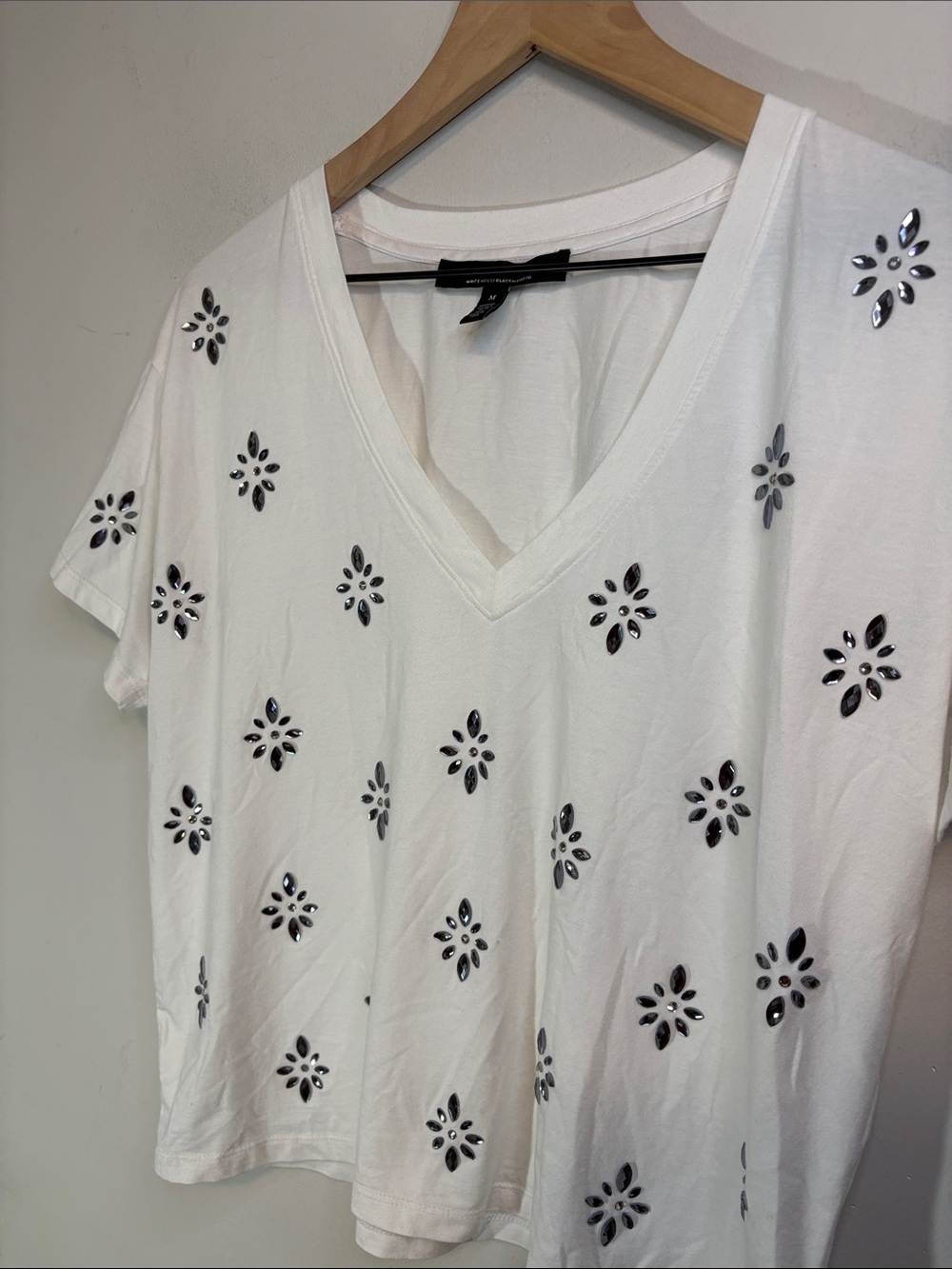 WHBM Large Rhinestone Chunky Gem Sparkly  Bedazzled Star Pattern V Neck White T
